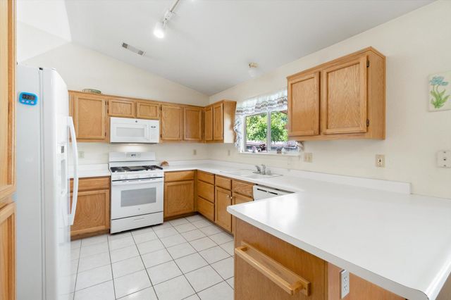 2826 Antigua Drive, Redding, CA 96003