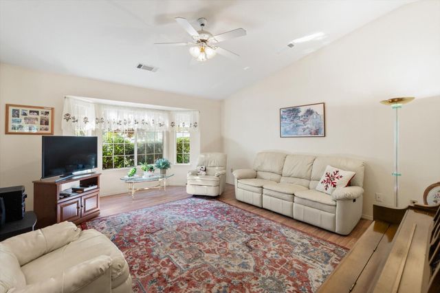 2826 Antigua Drive, Redding, CA 96003