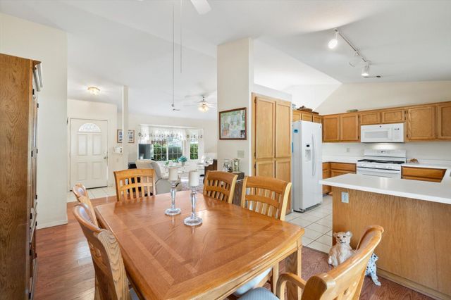 2826 Antigua Drive, Redding, CA 96003