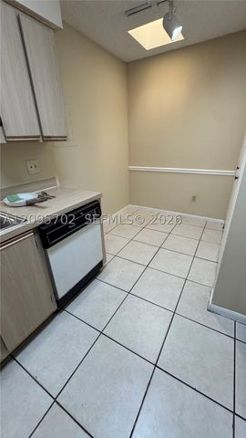 18348 NW 68th Ave H, Hialeah, FL 33015