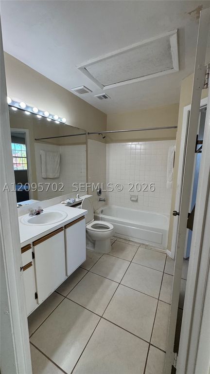 18348 NW 68th Ave H, Hialeah, FL 33015