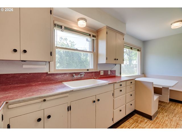 9734 Se HARRISON St, Portland, OR 97216