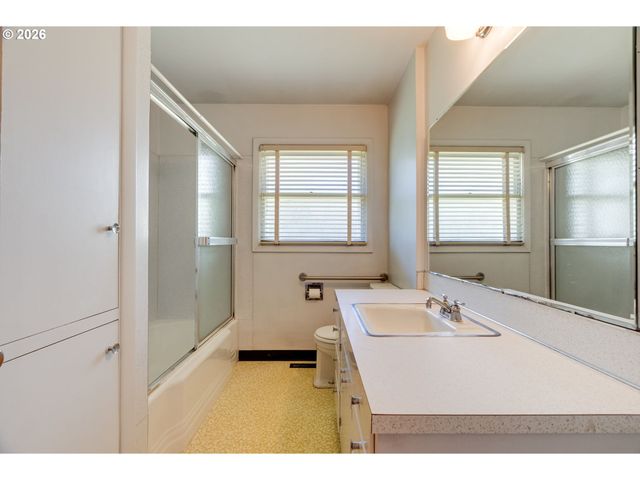 9734 Se HARRISON St, Portland, OR 97216