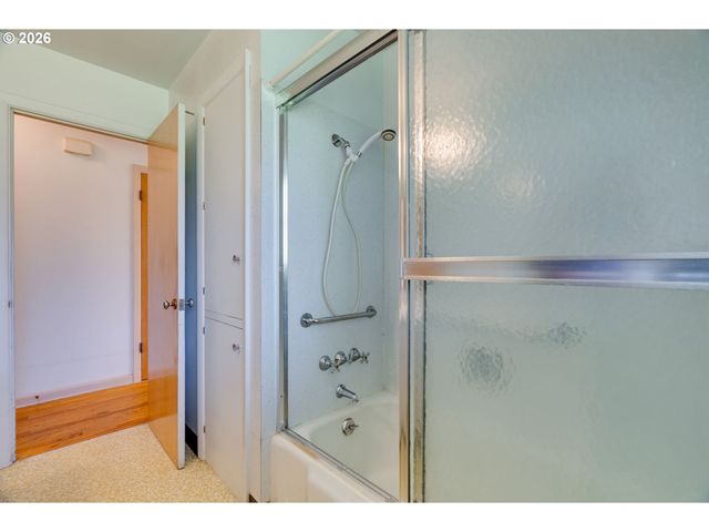 9734 Se HARRISON St, Portland, OR 97216