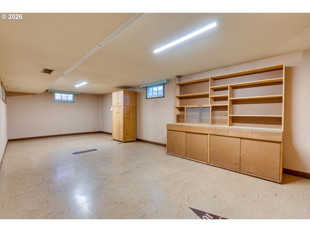 9734 Se HARRISON St, Portland, OR 97216