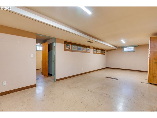9734 Se HARRISON St, Portland, OR 97216