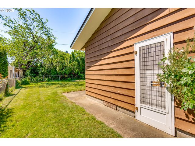9734 Se HARRISON St, Portland, OR 97216