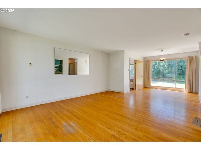 9734 Se HARRISON St, Portland, OR 97216