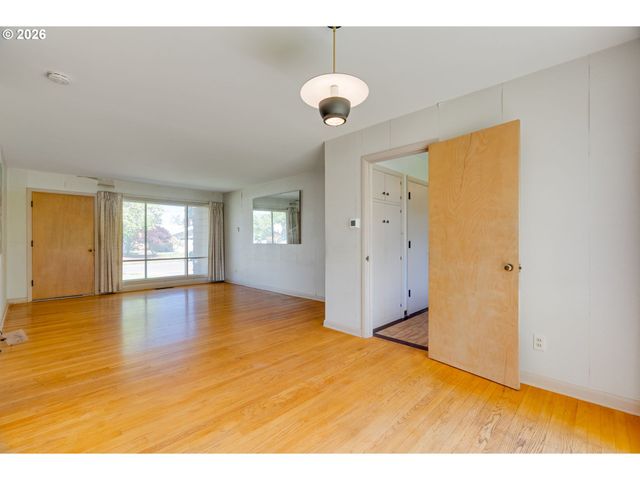 9734 Se HARRISON St, Portland, OR 97216