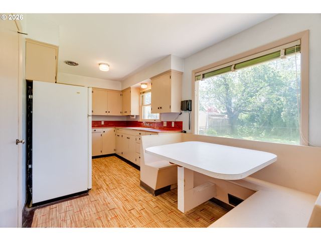 9734 Se HARRISON St, Portland, OR 97216