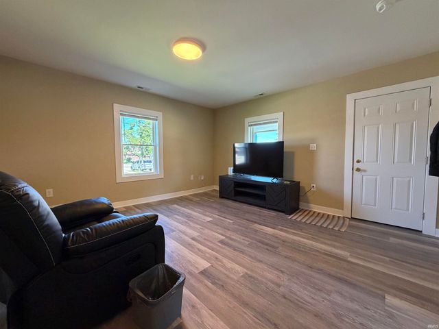1210 4th Street, Bedford, IN 47421