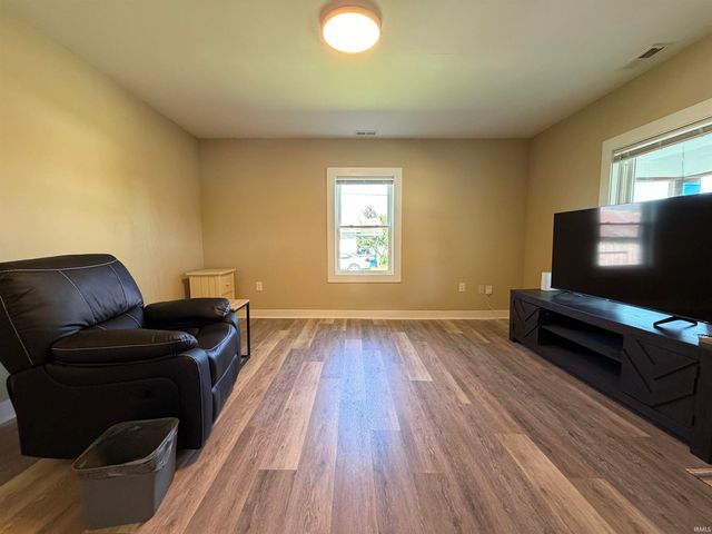1210 4th Street, Bedford, IN 47421