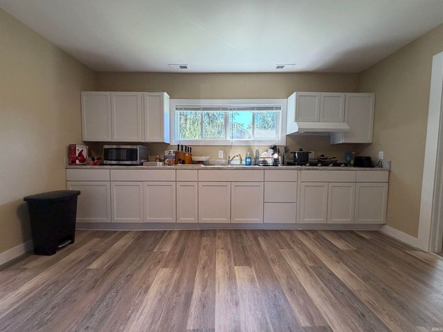1210 4th Street, Bedford, IN 47421
