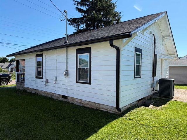 1210 4th Street, Bedford, IN 47421