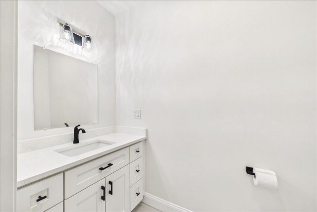 20 Dyer St 20, Rockland, MA 02370
