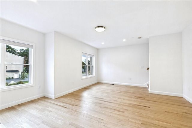 20 Dyer St 20, Rockland, MA 02370