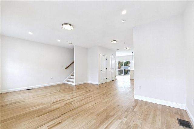20 Dyer St 20, Rockland, MA 02370