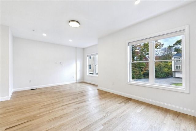 20 Dyer St 20, Rockland, MA 02370