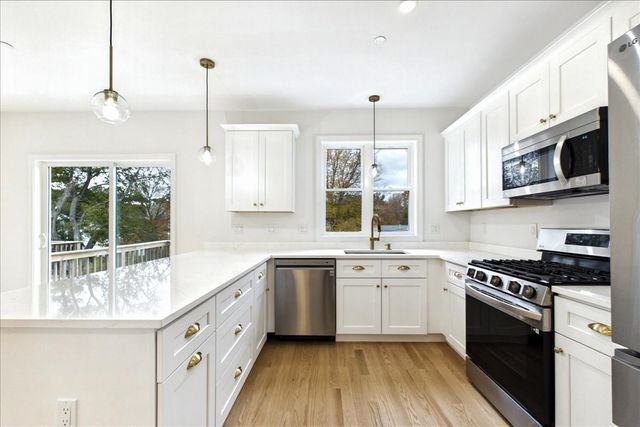 20 Dyer St 20, Rockland, MA 02370