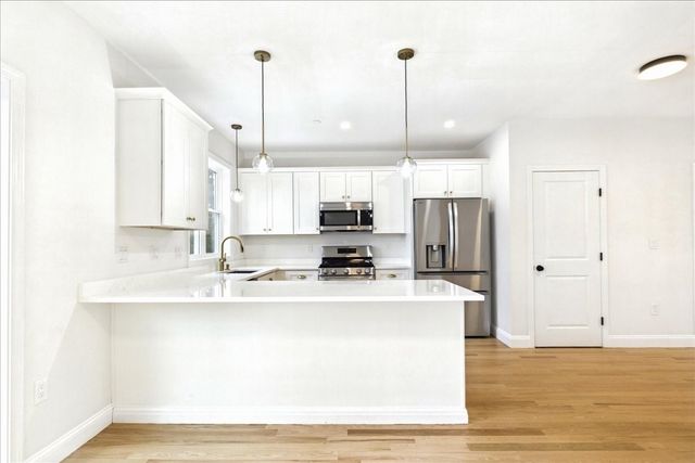 20 Dyer St 20, Rockland, MA 02370