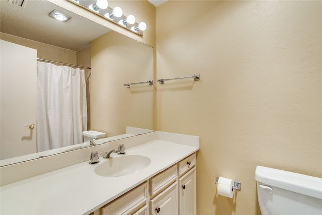 6754 E Northwest Highway, Dallas, TX 75231