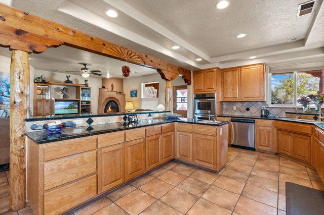 650 Barnett Road, Bosque Farms, NM 87068