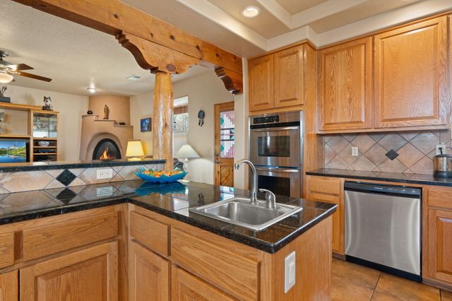 650 Barnett Road, Bosque Farms, NM 87068