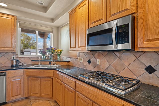 650 Barnett Road, Bosque Farms, NM 87068