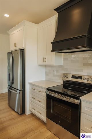 243 Sweet Grass Ct, Hodgenville, KY 42748