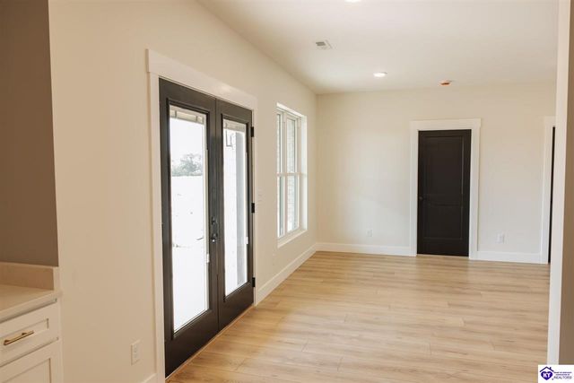243 Sweet Grass Ct, Hodgenville, KY 42748