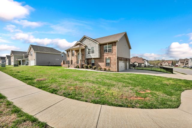 524 Cresthaven Ln, Clarksville, TN 37043
