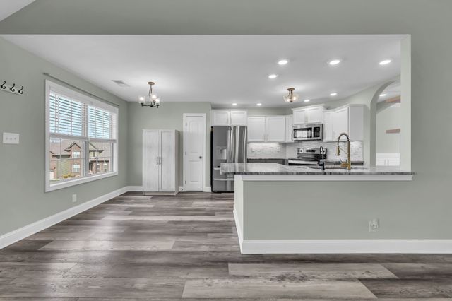 524 Cresthaven Ln, Clarksville, TN 37043