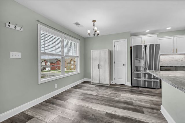 524 Cresthaven Ln, Clarksville, TN 37043