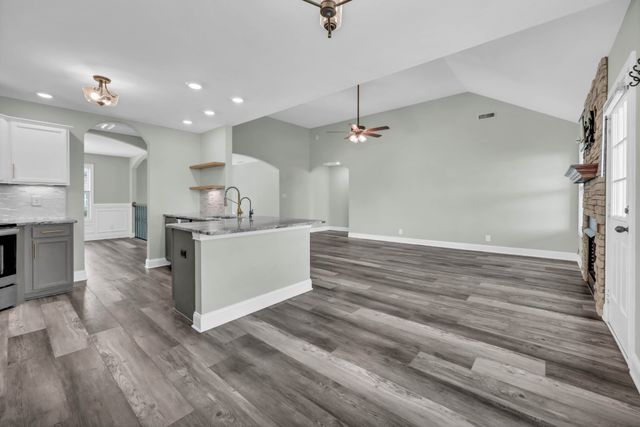 524 Cresthaven Ln, Clarksville, TN 37043