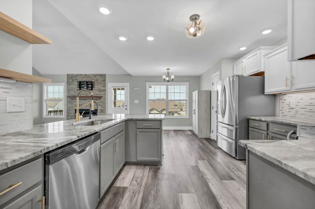 524 Cresthaven Ln, Clarksville, TN 37043