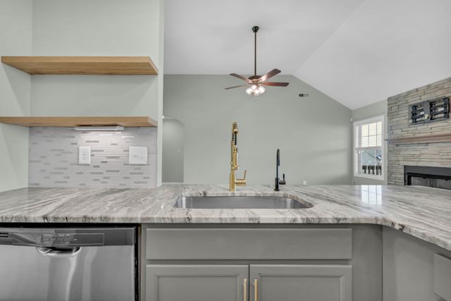 524 Cresthaven Ln, Clarksville, TN 37043