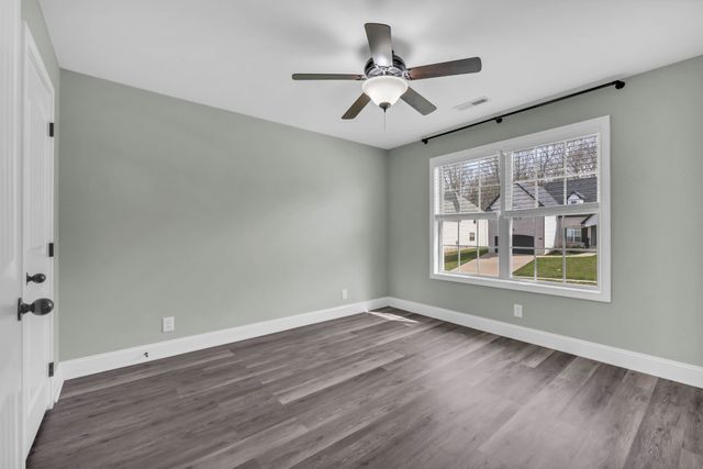 524 Cresthaven Ln, Clarksville, TN 37043