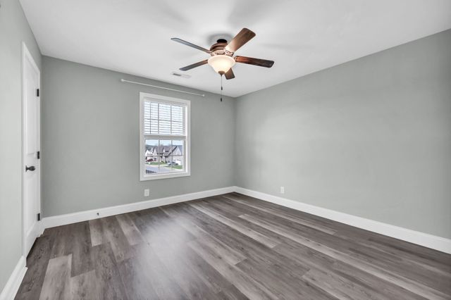 524 Cresthaven Ln, Clarksville, TN 37043