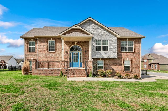 524 Cresthaven Ln, Clarksville, TN 37043
