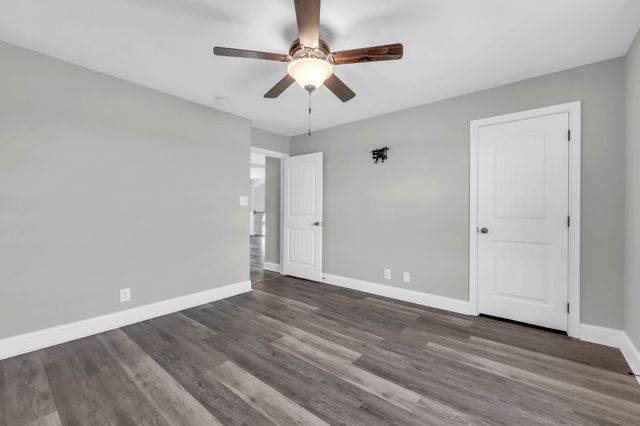 524 Cresthaven Ln, Clarksville, TN 37043