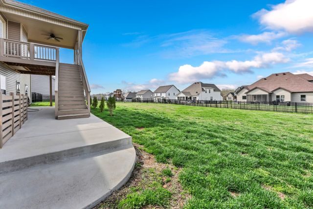 524 Cresthaven Ln, Clarksville, TN 37043