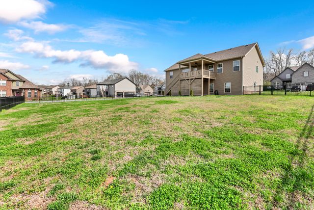 524 Cresthaven Ln, Clarksville, TN 37043