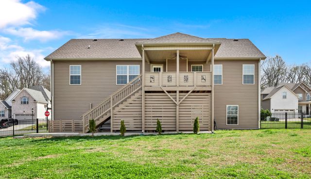 524 Cresthaven Ln, Clarksville, TN 37043