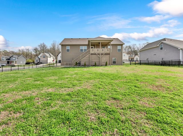 524 Cresthaven Ln, Clarksville, TN 37043