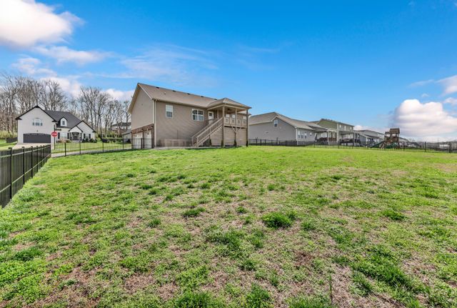 524 Cresthaven Ln, Clarksville, TN 37043