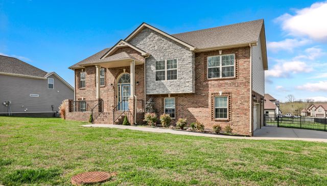 524 Cresthaven Ln, Clarksville, TN 37043