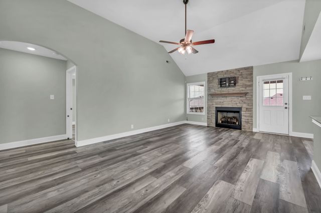 524 Cresthaven Ln, Clarksville, TN 37043