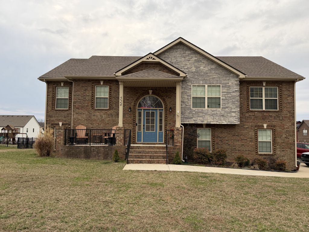 524 Cresthaven Ln, Clarksville, TN 37043