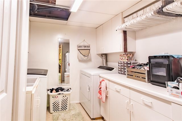 404 Anna Marie Dr, Cranberry Twp, PA 16066