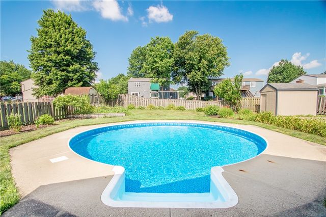 404 Anna Marie Dr, Cranberry Twp, PA 16066
